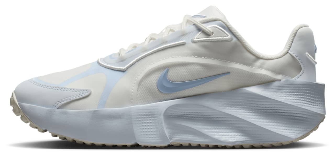 Nike Aura Edge Sneaker White Full Size Run New