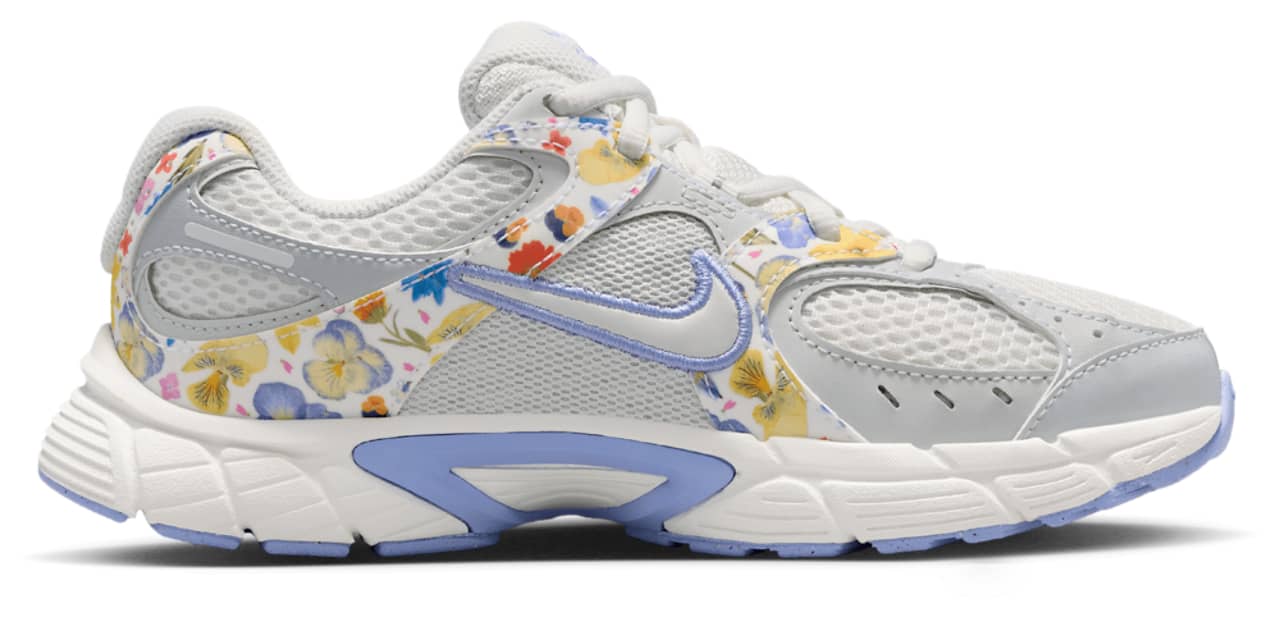 Nike V5 RNR SE FL Sneaker White 4.5 New