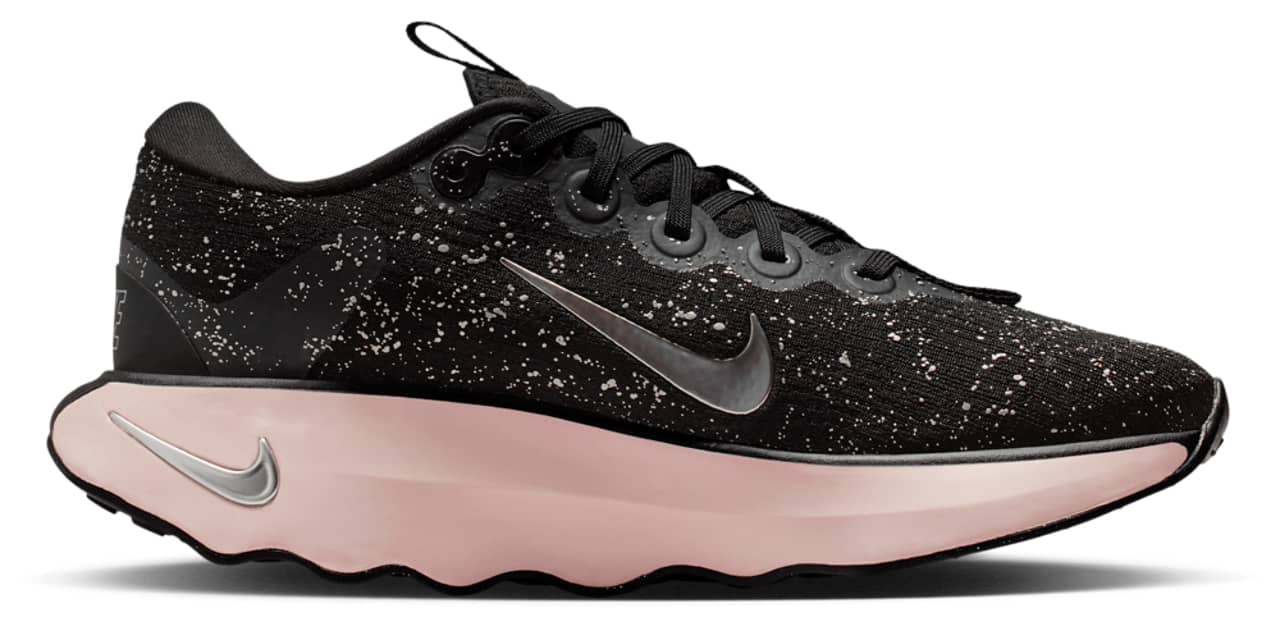 Nike Motiva SE Sneaker Black 5.5 New