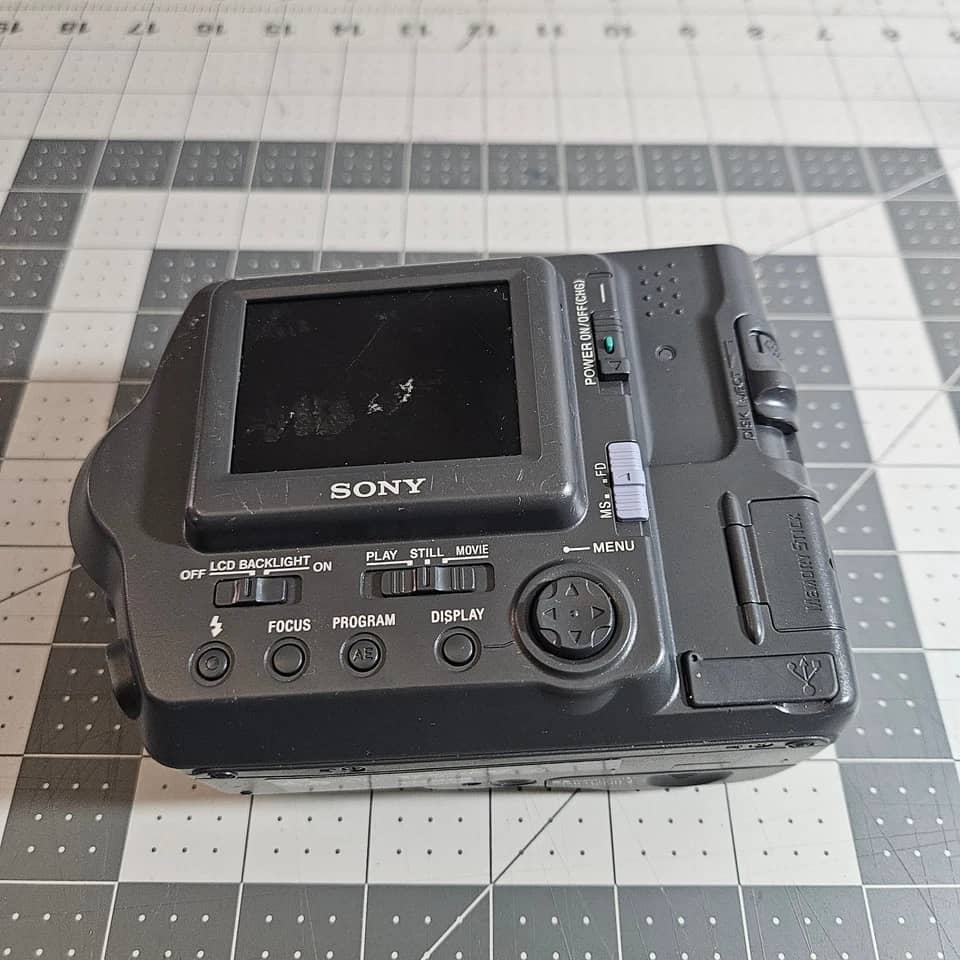 Sony DiMAGE F200 Digital Cameras