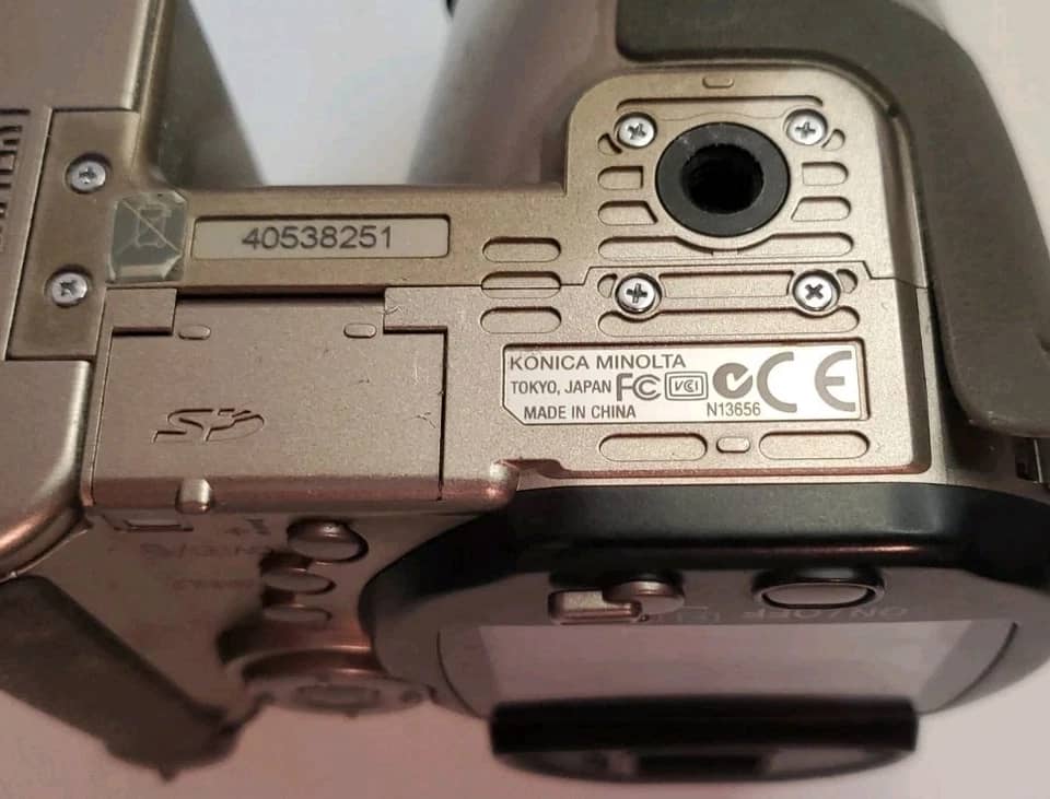 Minolta DiMAGE Z6 Digital Cameras Silver Open-Box Excellent