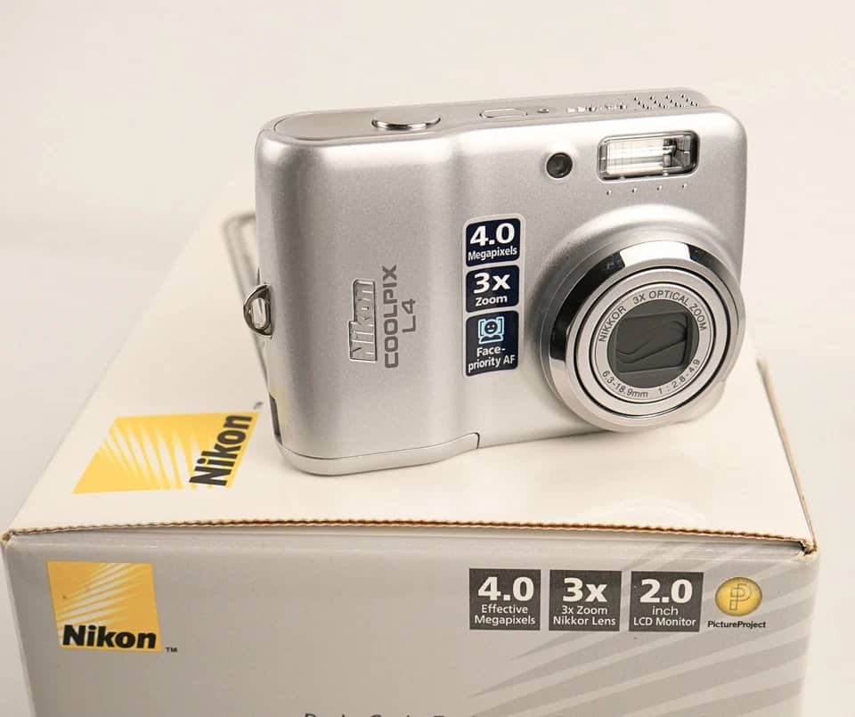 Nikon COOLPIX L4 Digital Cameras Silver New Body Only