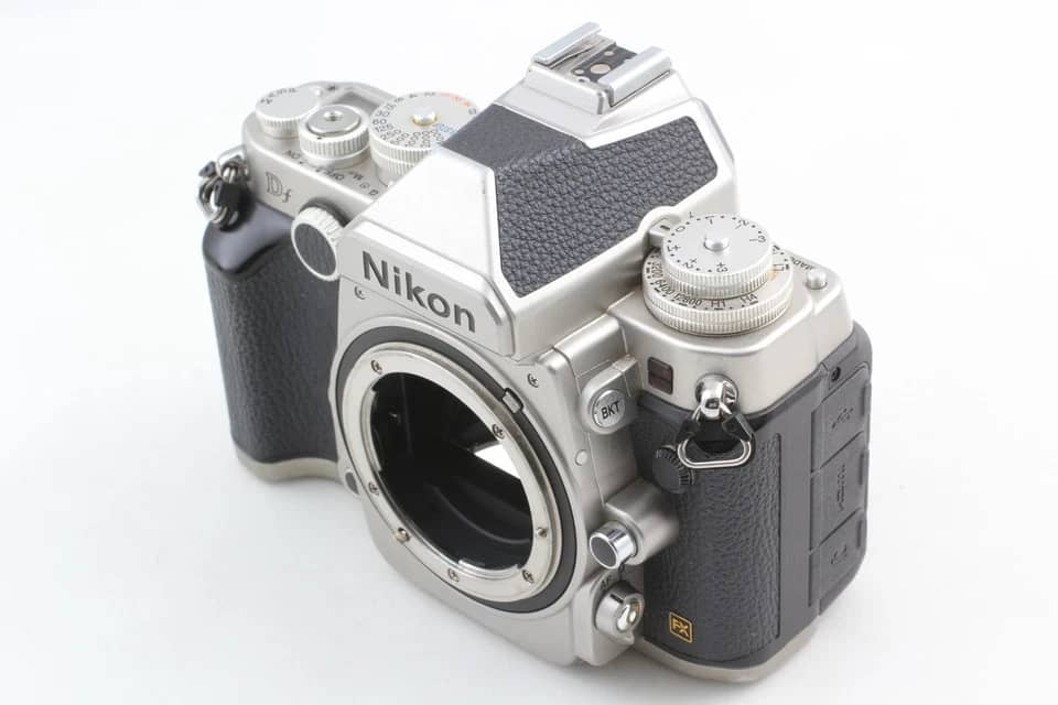 Nikon AF-S Digital Cameras Used - Good