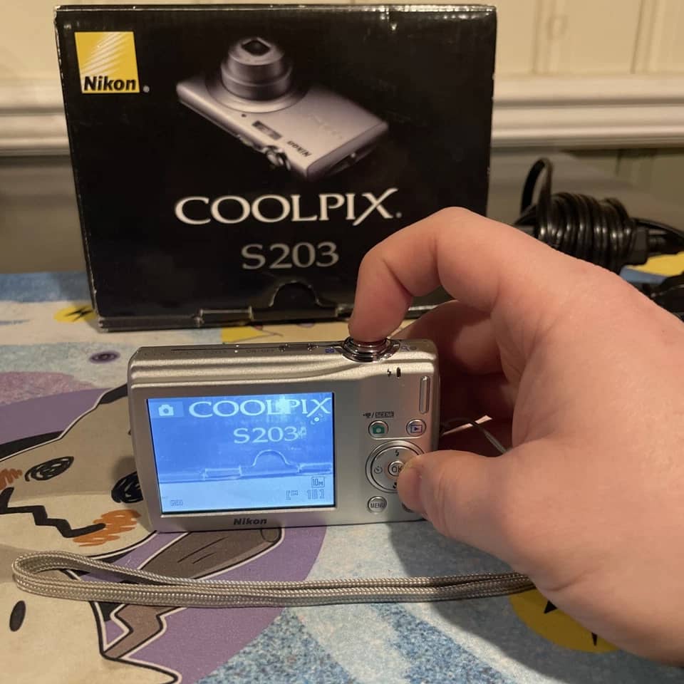 Nikon COOLPIX S203 Digital Cameras Red New Body Only