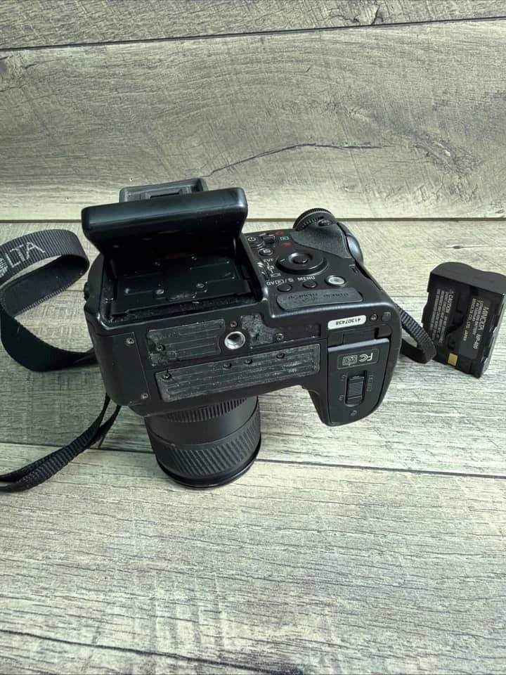 Minolta DiMAGE A1 Digital Cameras Black For parts or not working