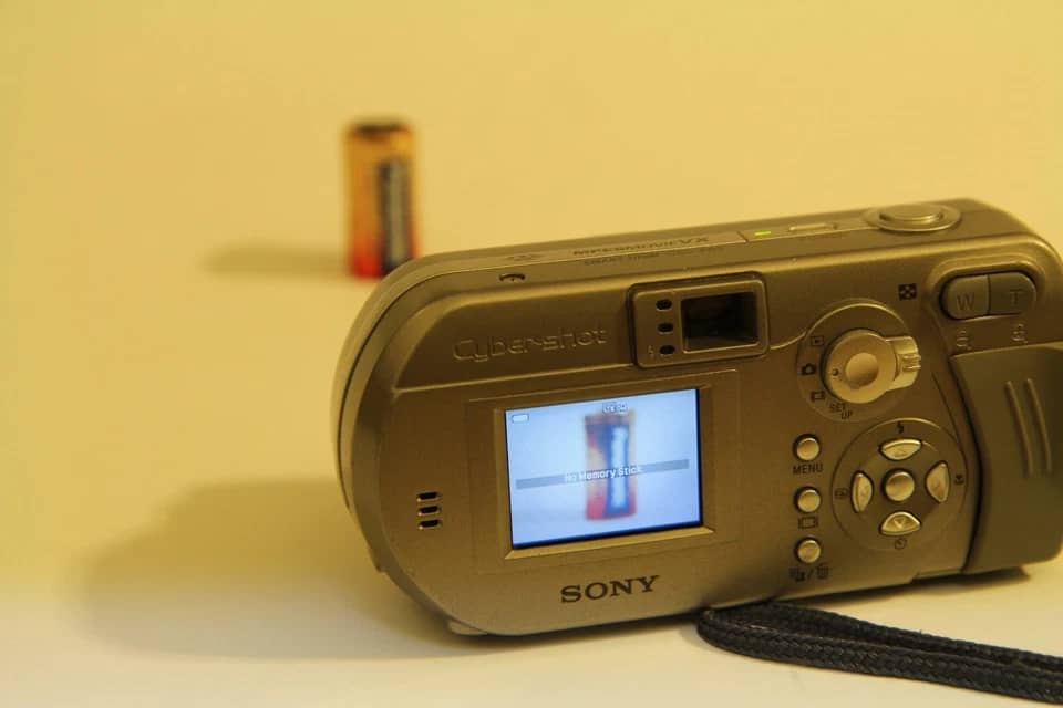 Sony Cyber-shot DSC-P92 Digital Cameras Silver Open-Box Excellent Body Only