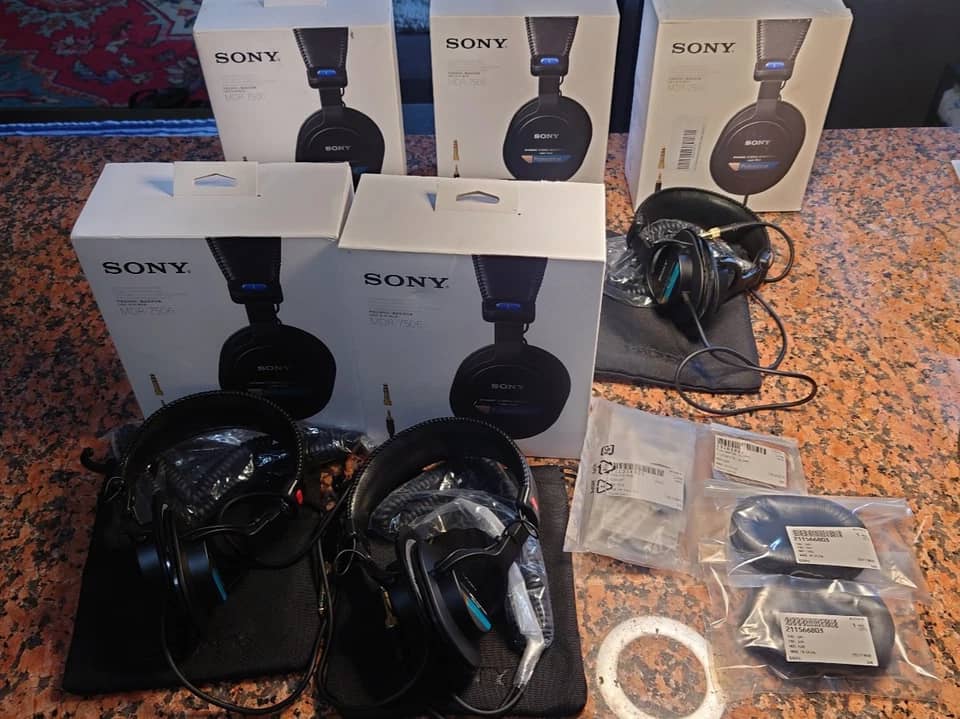 Sony MDR-7506 Headphones & Earbuds Black New