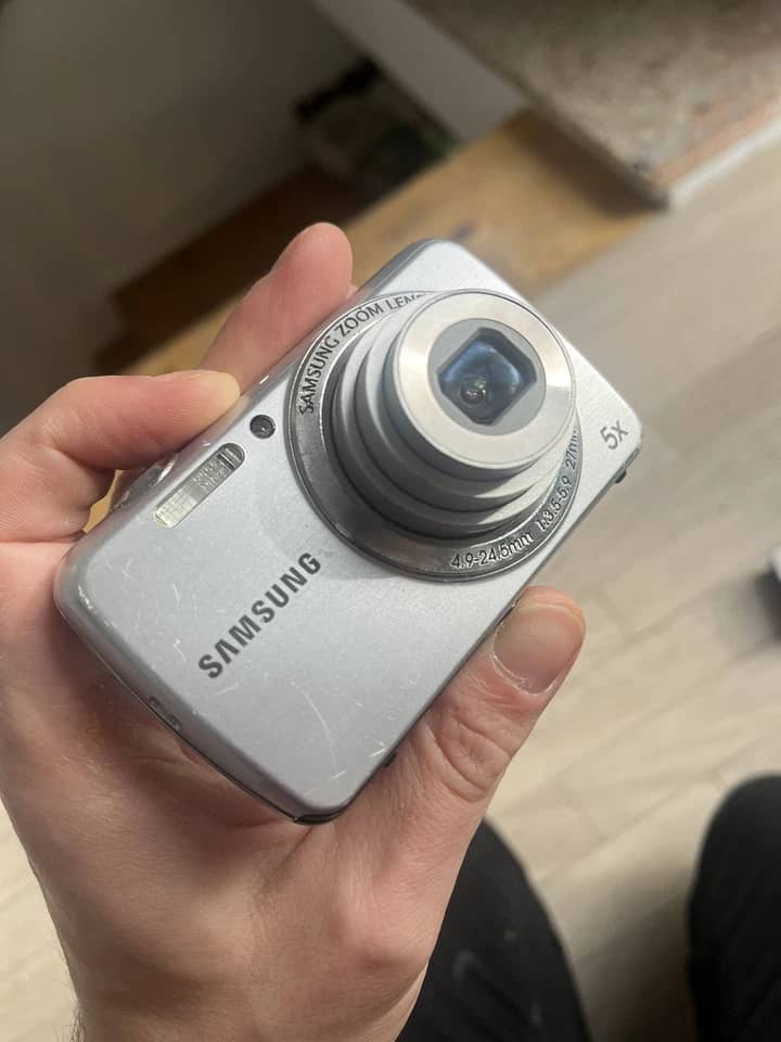Samsung PL20 Digital Cameras Red Open-Box Excellent Body Only