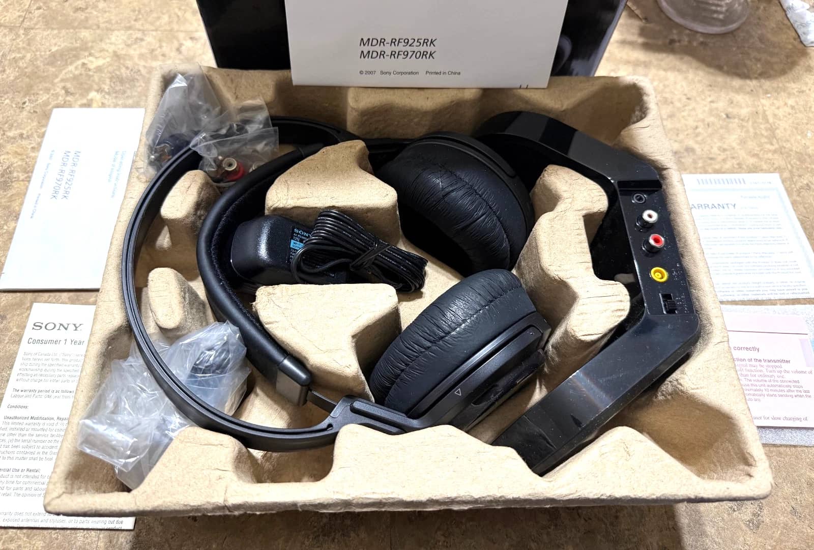 Sony MDR-RF970RK Headphones & Earbuds Black New