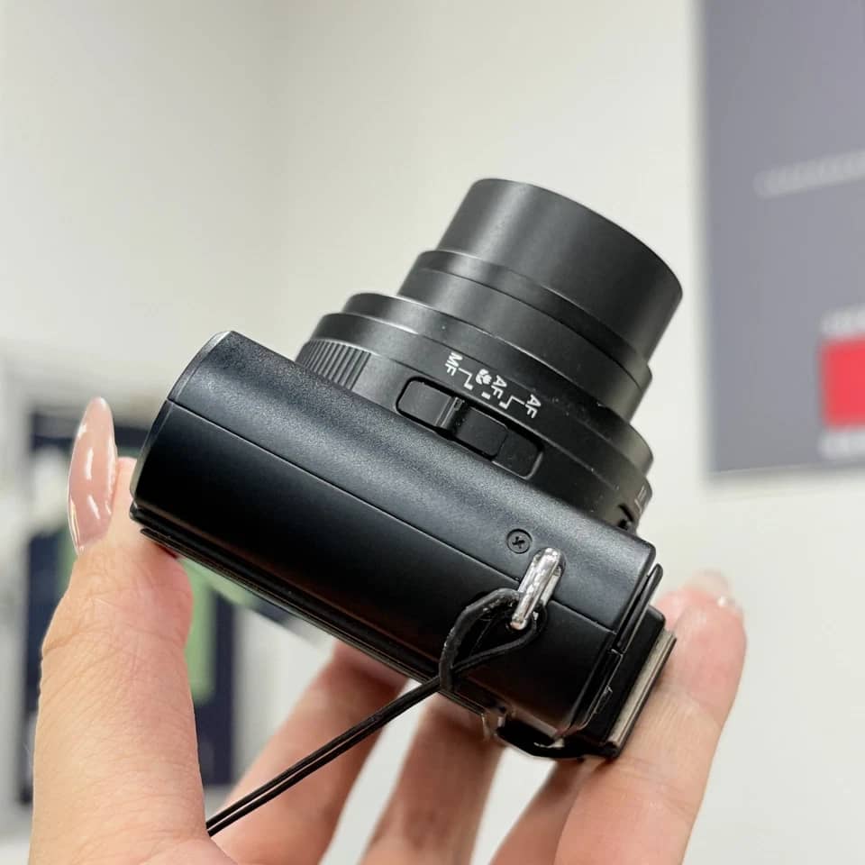 Leica V-Lux 5 Digital Cameras