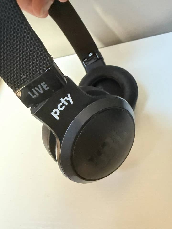 JBL Live 400BT Headphones & Earbuds 