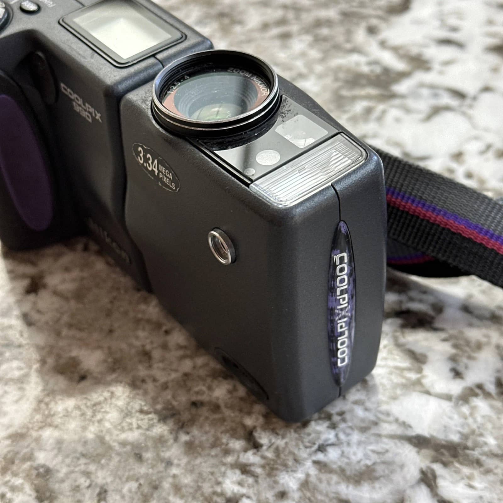 Nikon COOLPIX 990 Digital Cameras Black Used - Good Body Only