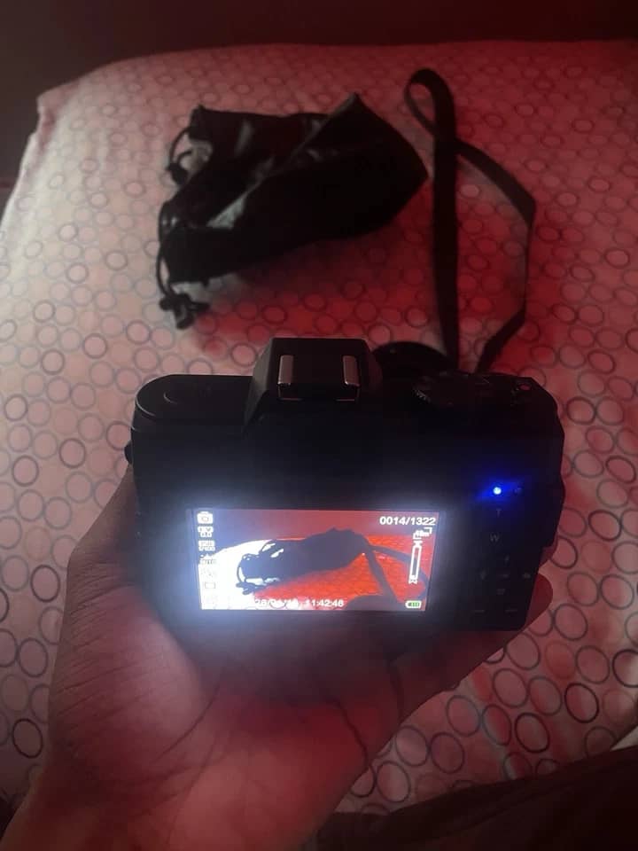 Minolta DiMAGE A1 Digital Cameras