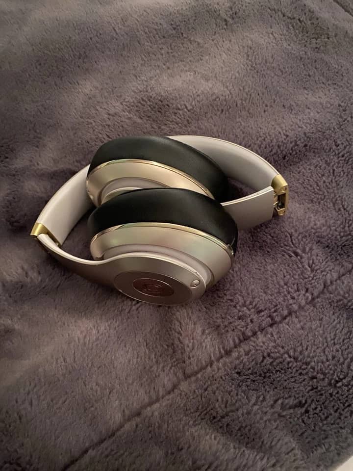 Beats Studio 2 Wireless Headphones & Earbuds 