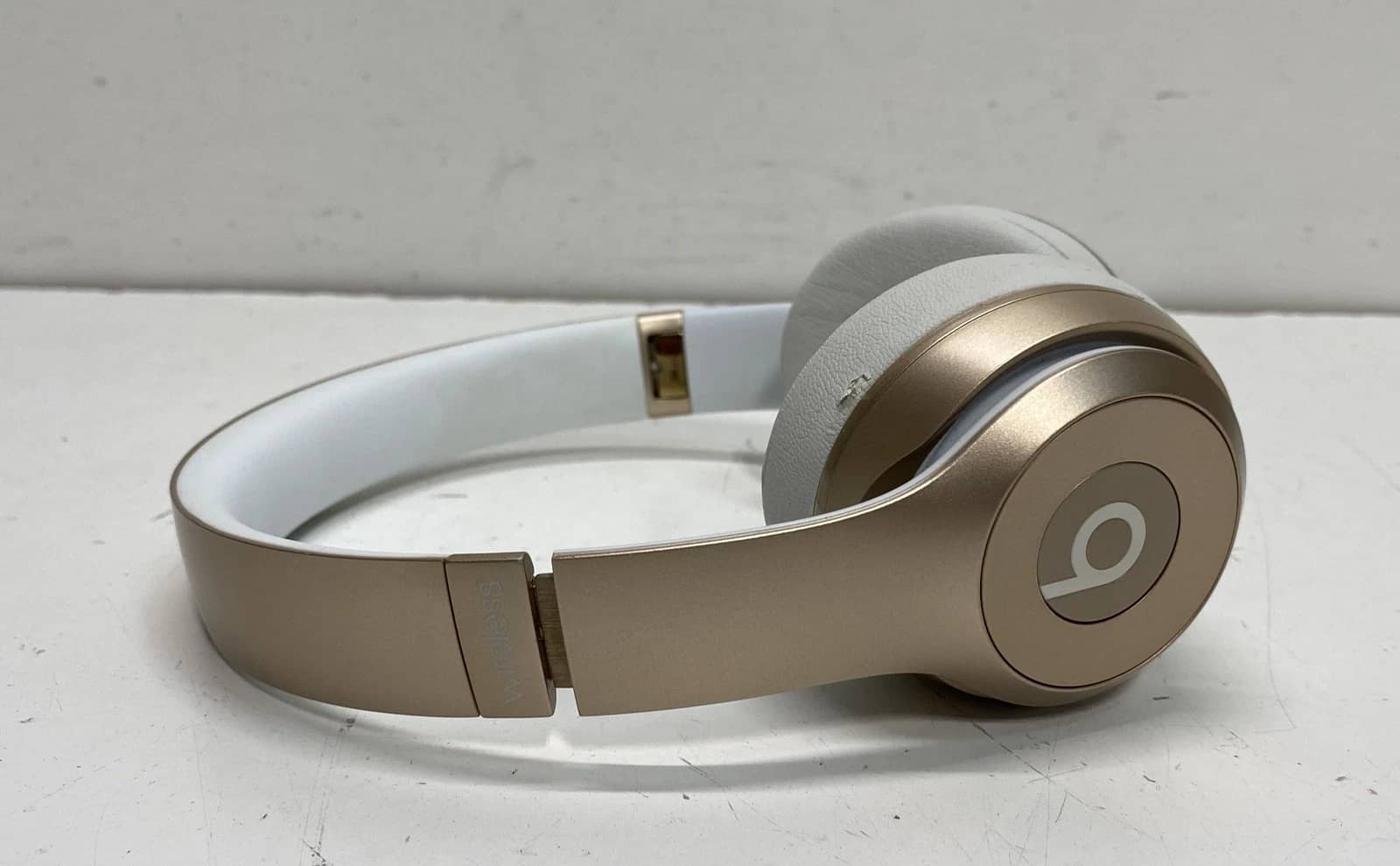 Beats Solo³ Headphones & Earbuds Silver Refurbished - Excellent
