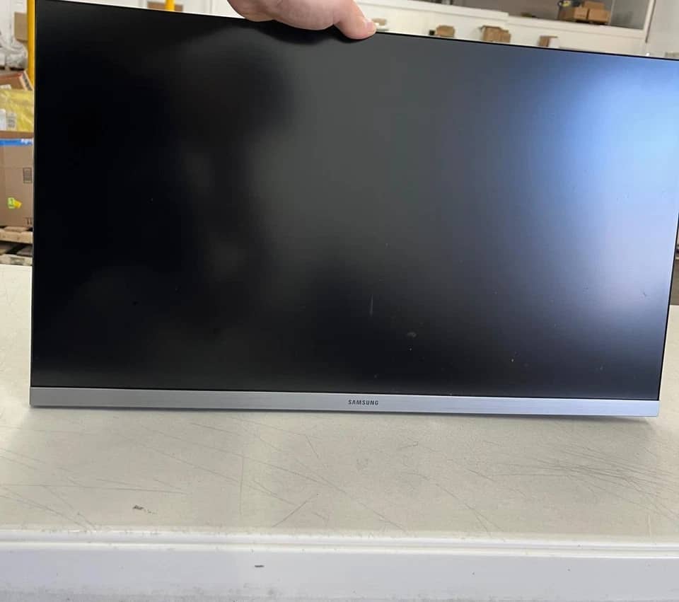 Samsung U28R550UQN Monitors