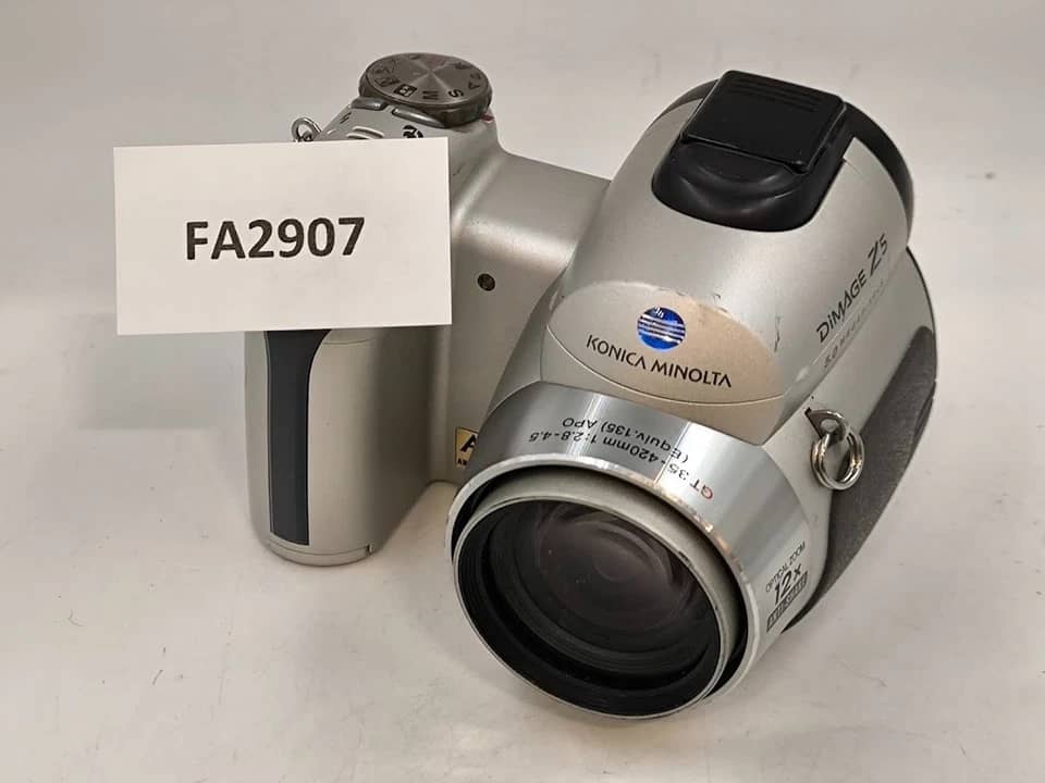 Minolta DiMAGE Z5 Digital Cameras