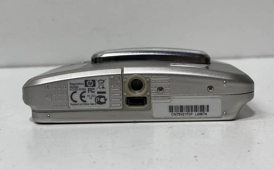 HP r837 Digital Cameras Silver New Body Only