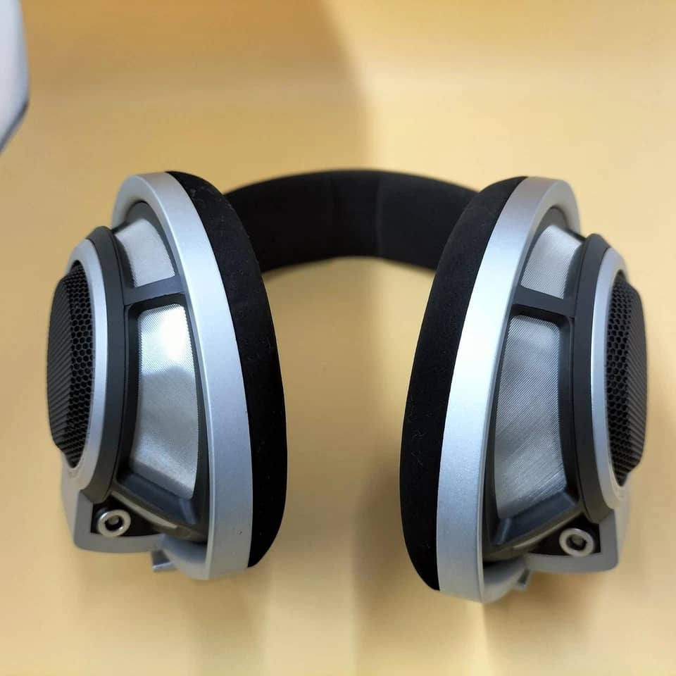 Sennheiser H800 Headphones & Earbuds 
