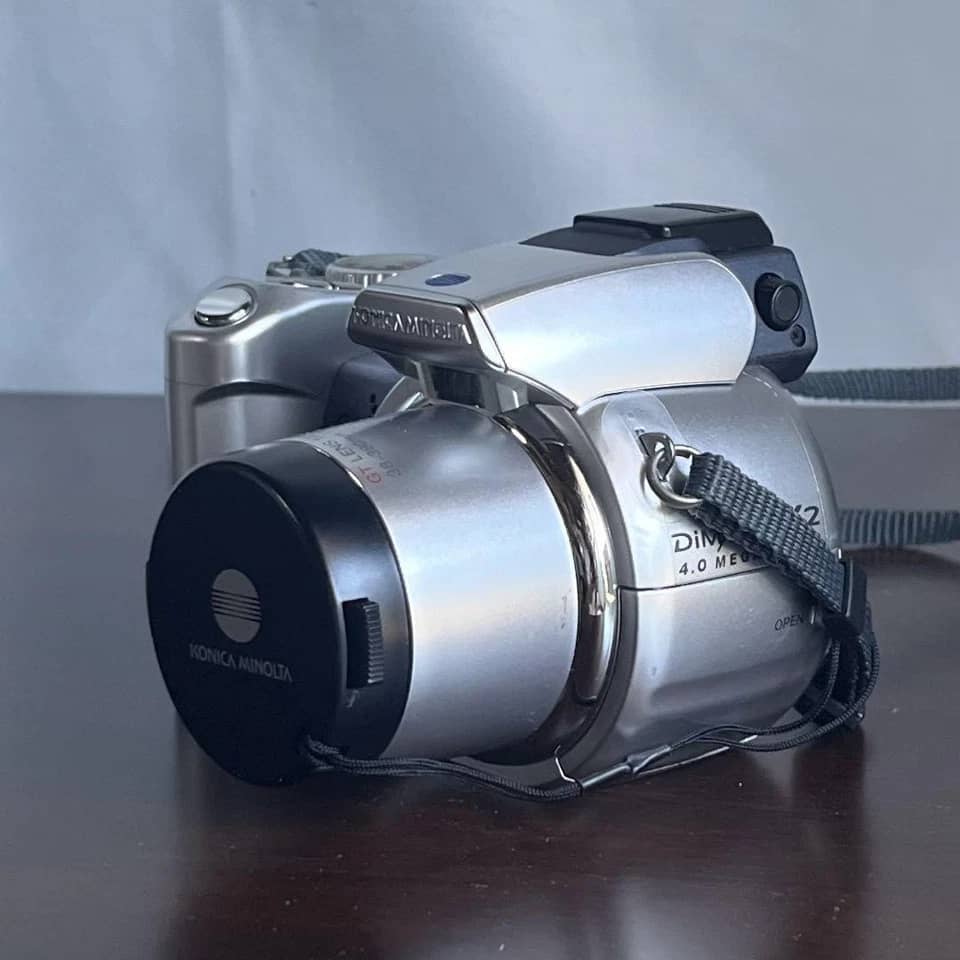 Minolta DiMAGE Z2 Digital Cameras