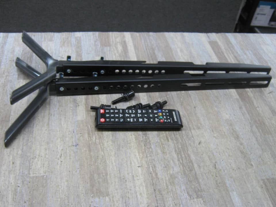 Samsung QM49R Monitors
