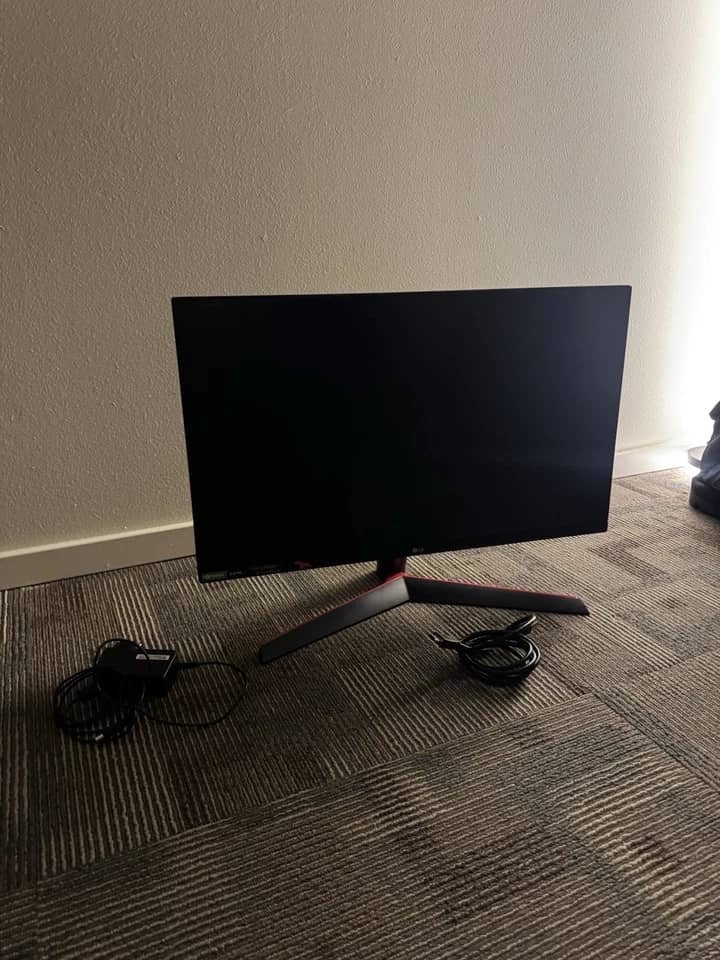 LG 27GL650F Monitors