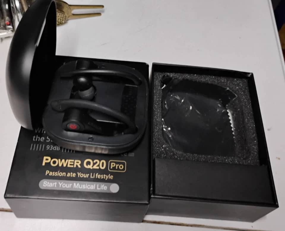 Beats Life Q20 Headphones & Earbuds 