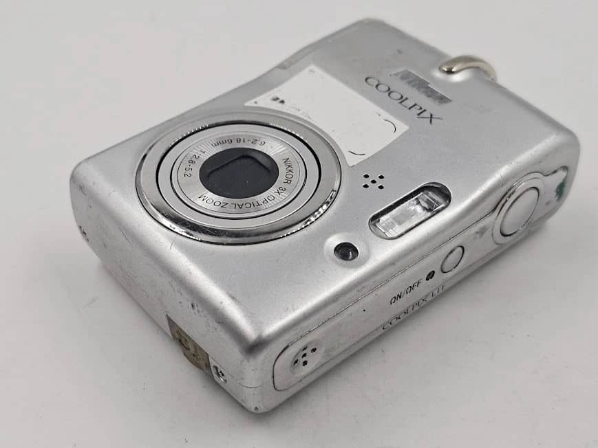 Nikon COOLPIX L11 Digital Cameras Silver New Body Only