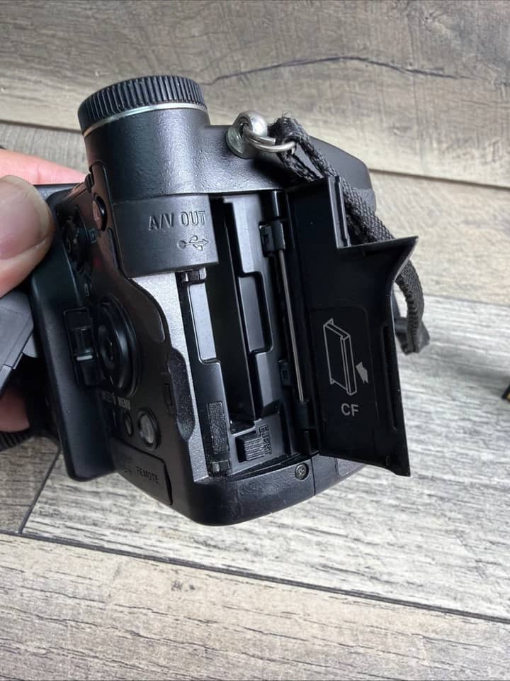 Minolta DiMAGE A1 Digital Cameras Black For parts or not working