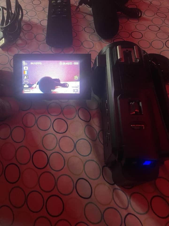 Minolta DiMAGE A1 Digital Cameras