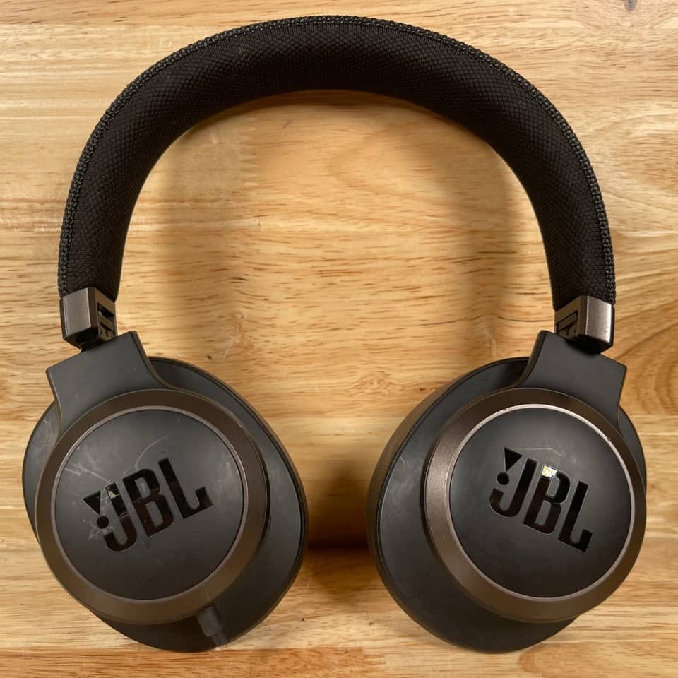 JBL Live 650BTNC Headphones & Earbuds 
