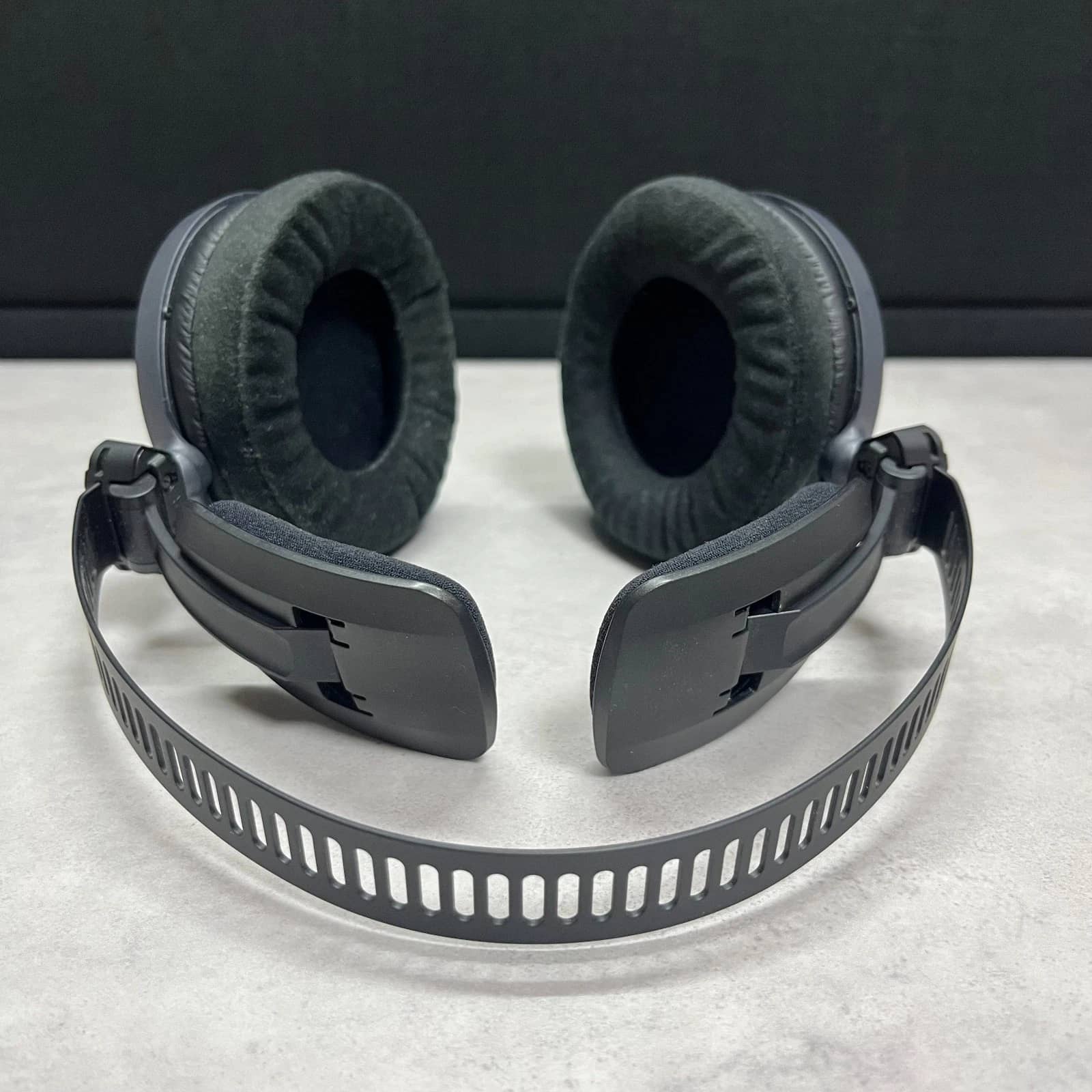 Audio-Technica ATH-R70x Headphones & Earbuds Black New