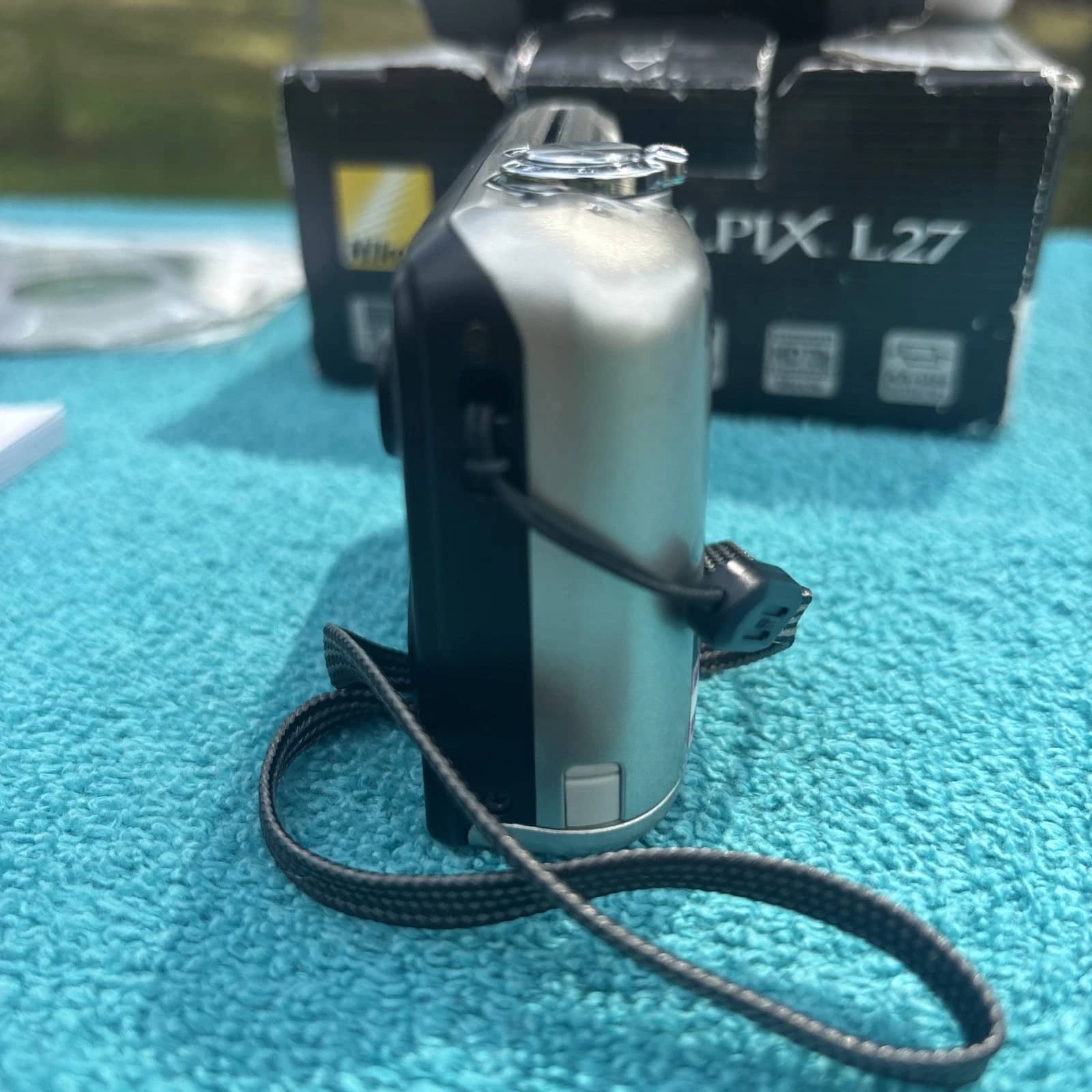 Nikon COOLPIX L27 Digital Cameras Silver Open-Box Excellent Body Only