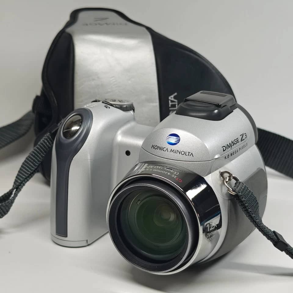Minolta DiMAGE Z3 Digital Cameras Silver Used - Good