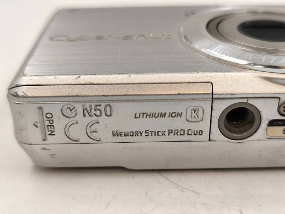 Sony Cyber-shot DSC-S750 Digital Cameras Silver New Body Only