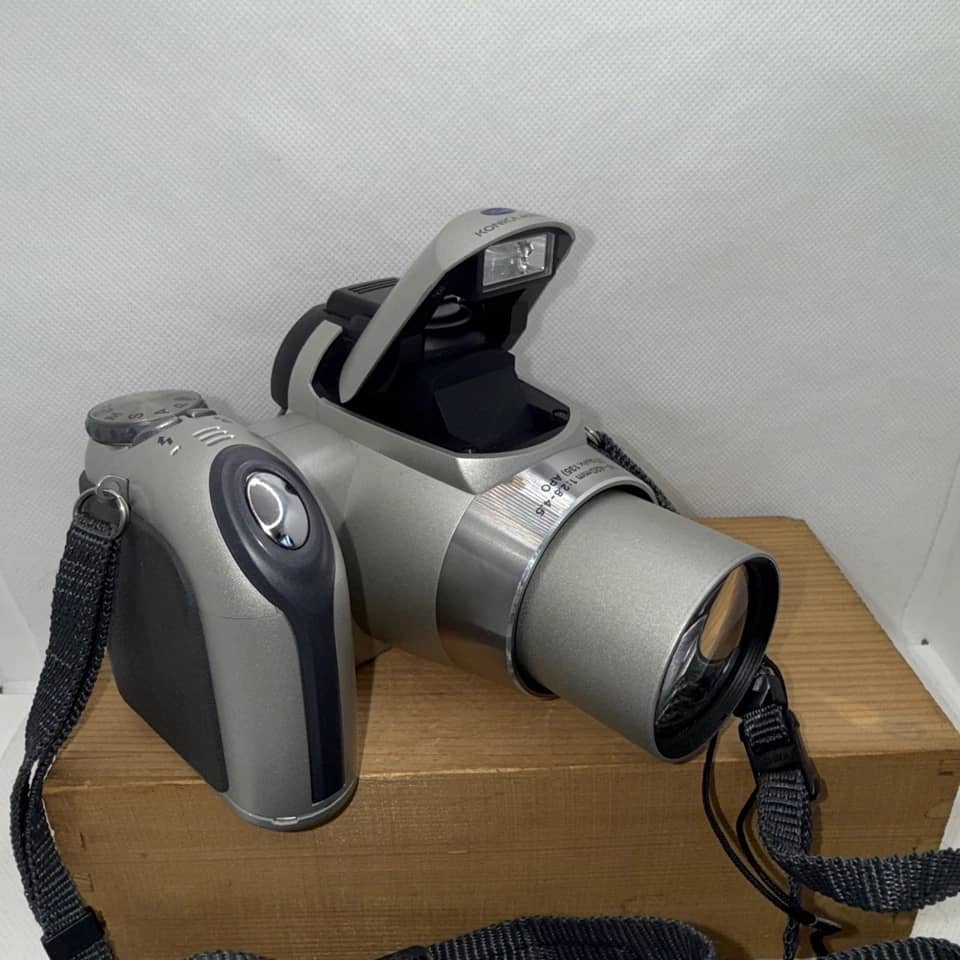 Minolta DiMAGE Z5 Digital Cameras Silver Refurbished - Good