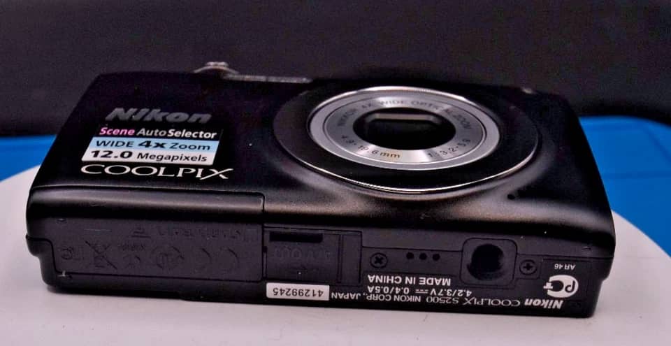 Nikon COOLPIX 2500 Digital Cameras Silver Used - Good Body Only