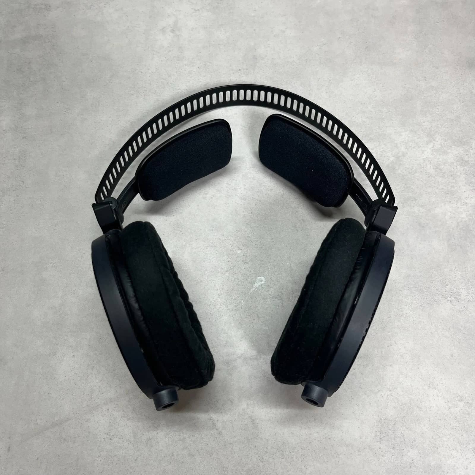 Audio-Technica ATH-R70x Headphones & Earbuds Black New