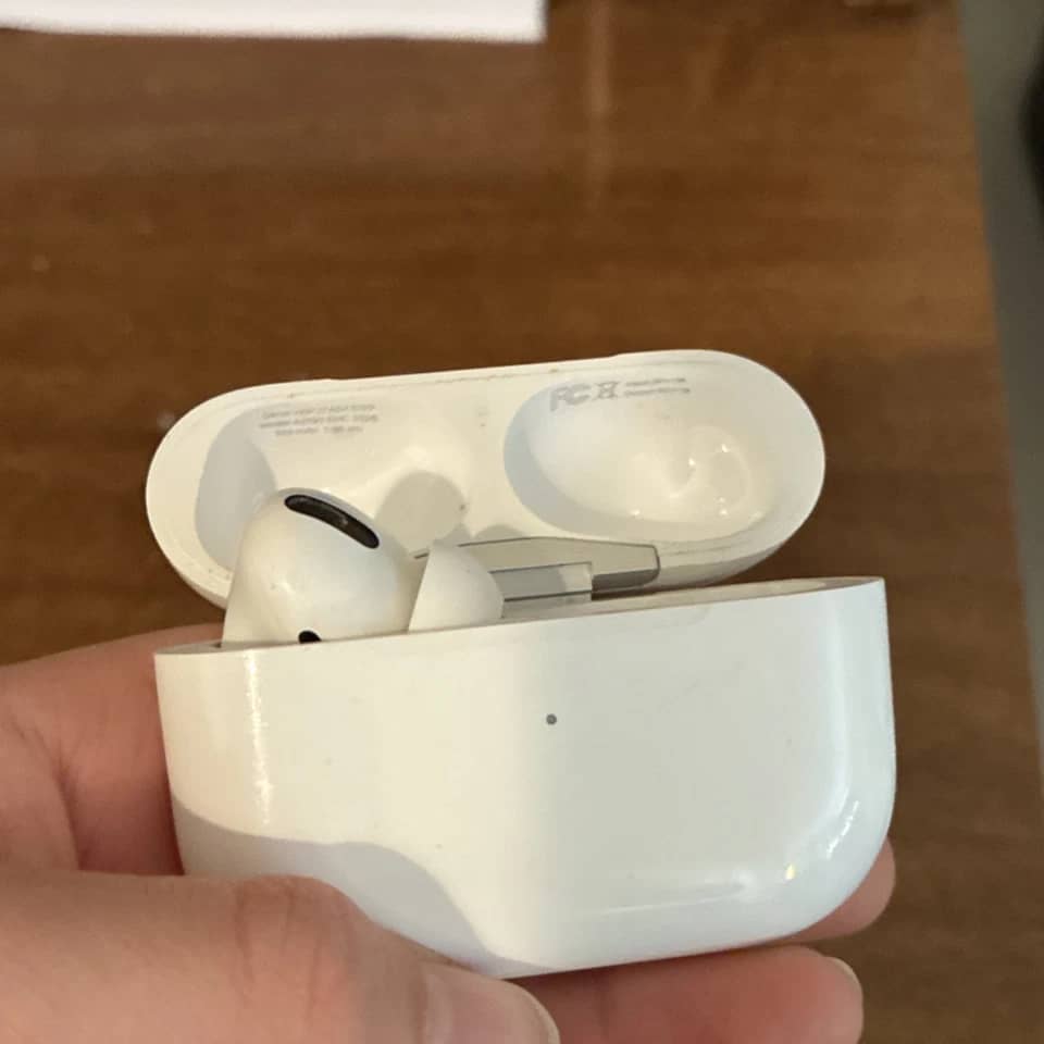 Apple AirPods Pro 1 Headphones & Earbuds 