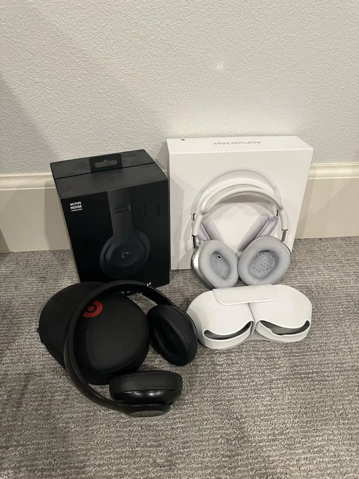 Apple AirPods Max Headphones & Earbuds 