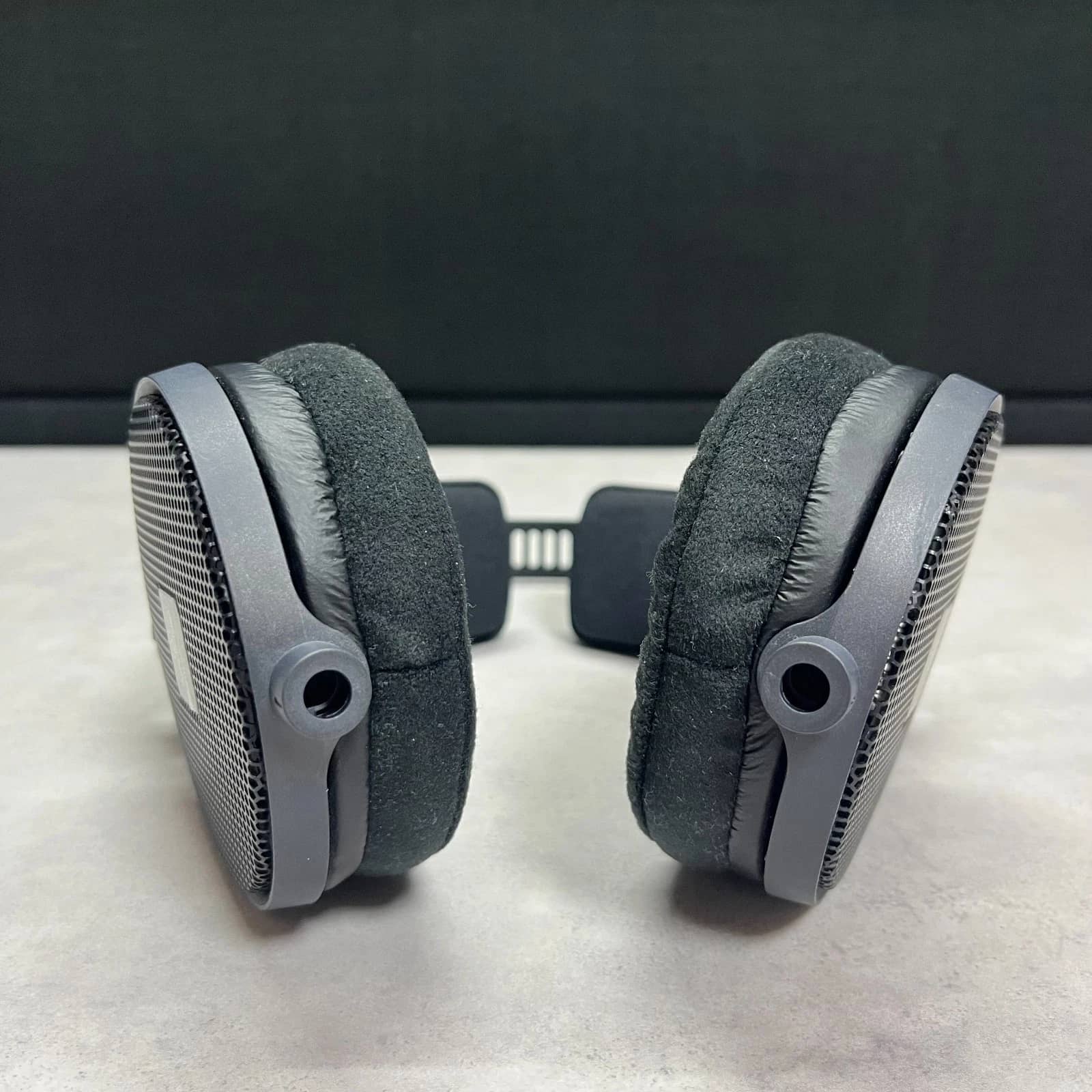 Audio-Technica ATH-R70x Headphones & Earbuds Black New