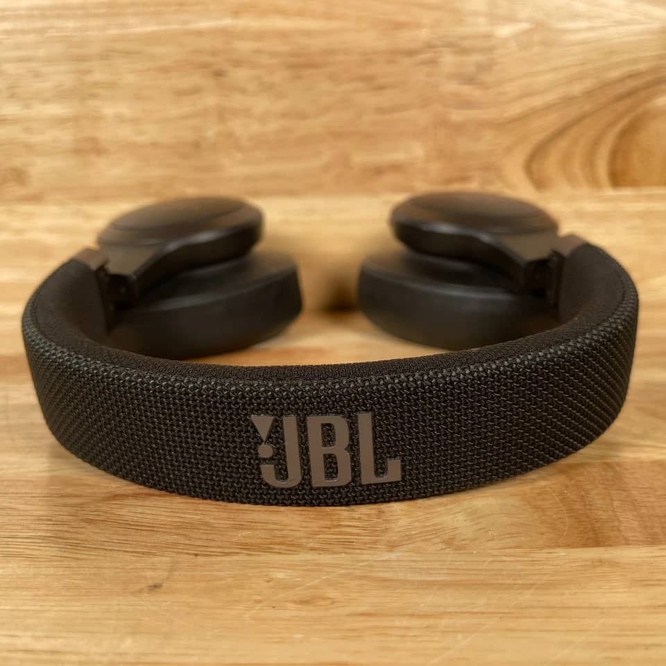 JBL Live 650BTNC Headphones & Earbuds 