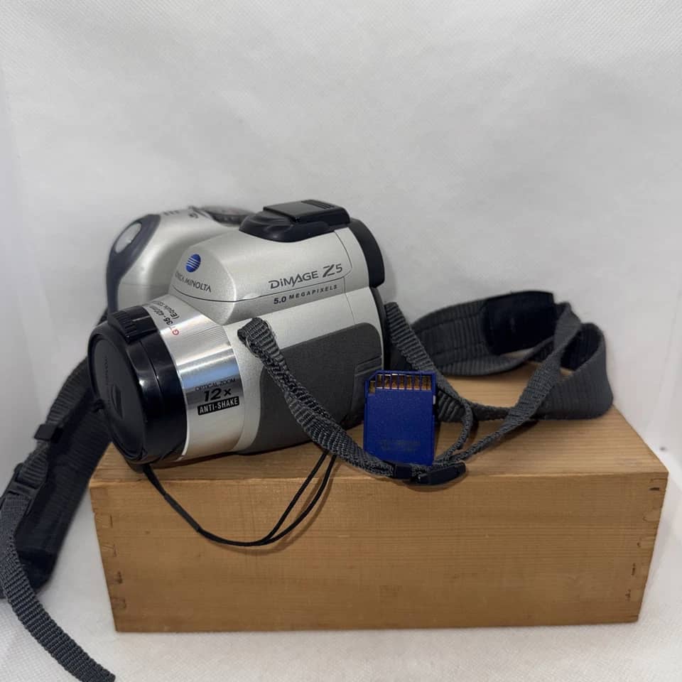 Minolta DiMAGE Z5 Digital Cameras Silver Refurbished - Good