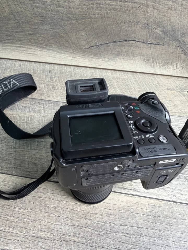 Minolta DiMAGE A1 Digital Cameras Black For parts or not working