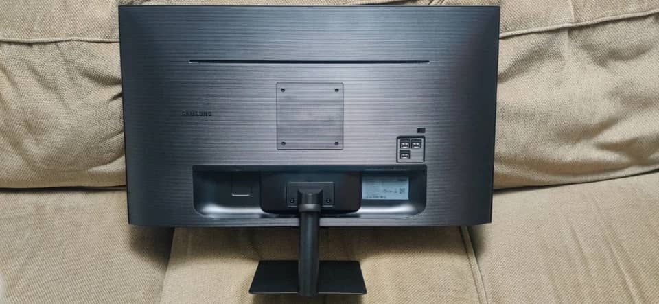 Samsung M70B Monitors