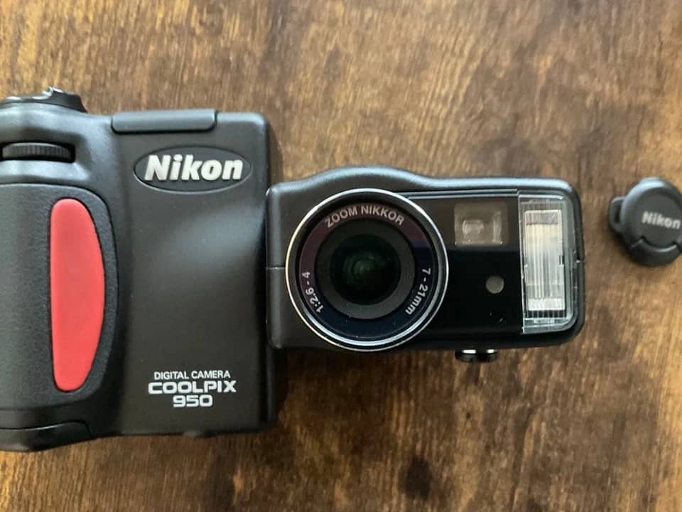 Nikon COOLPIX 950 Digital Cameras Black Used - Good Body Only