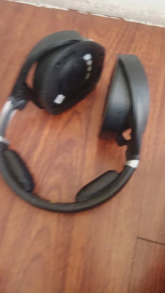 Sennheiser RS 195 Headphones & Earbuds Black New
