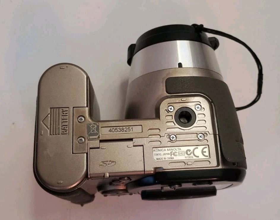 Minolta DiMAGE Z6 Digital Cameras Silver Open-Box Excellent