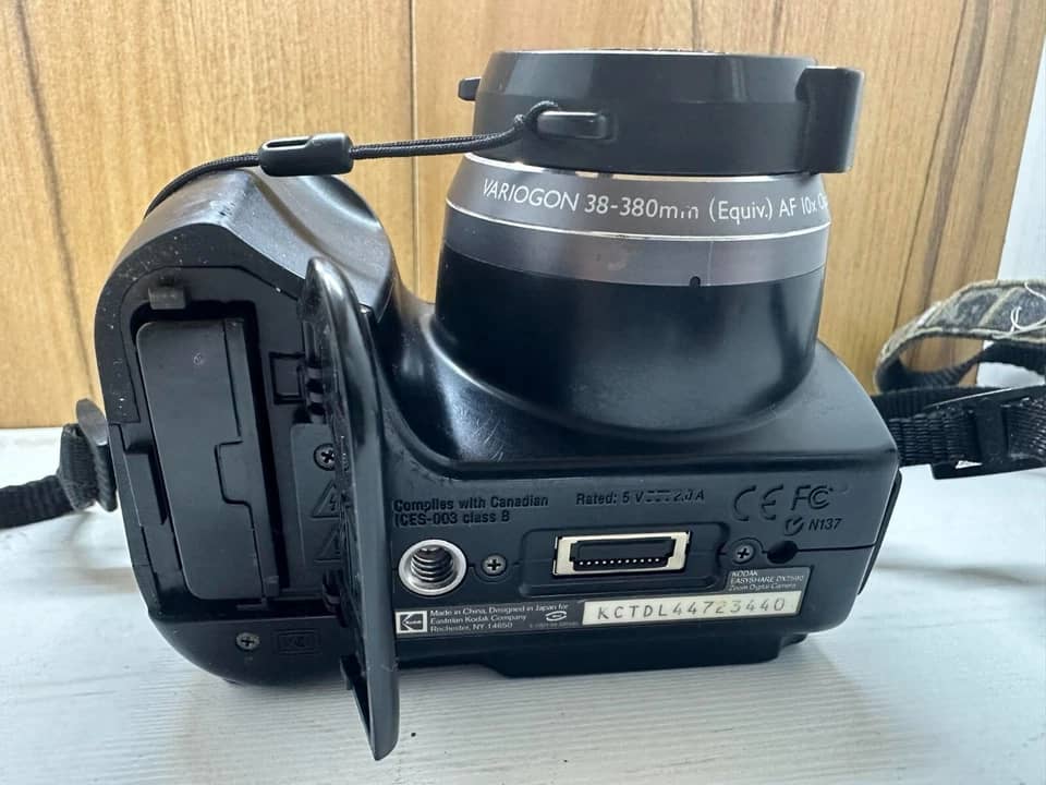 Kodak EasyShare DX7590 Digital Cameras Black Used - Good Body Only
