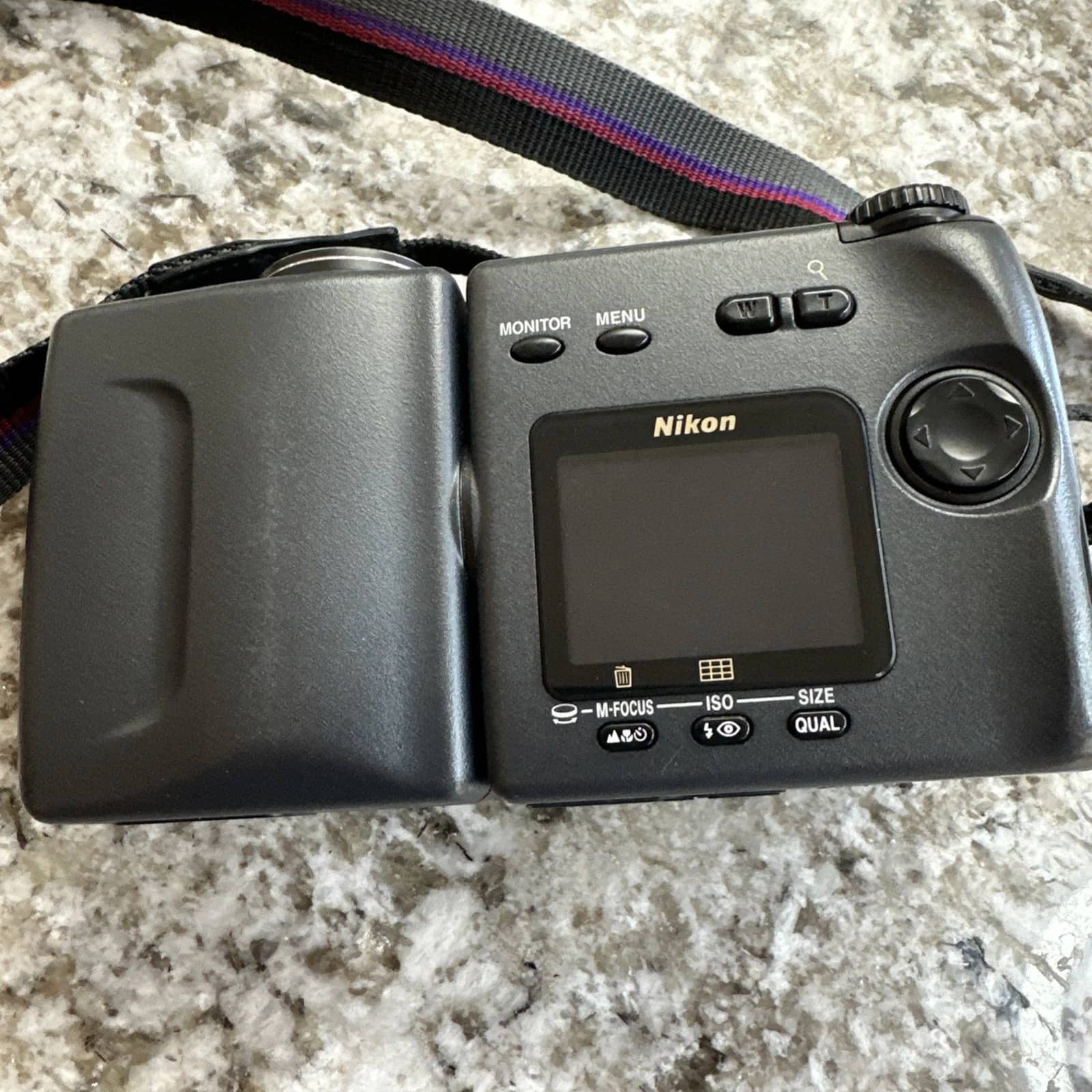 Nikon COOLPIX 990 Digital Cameras Black Used - Good Body Only